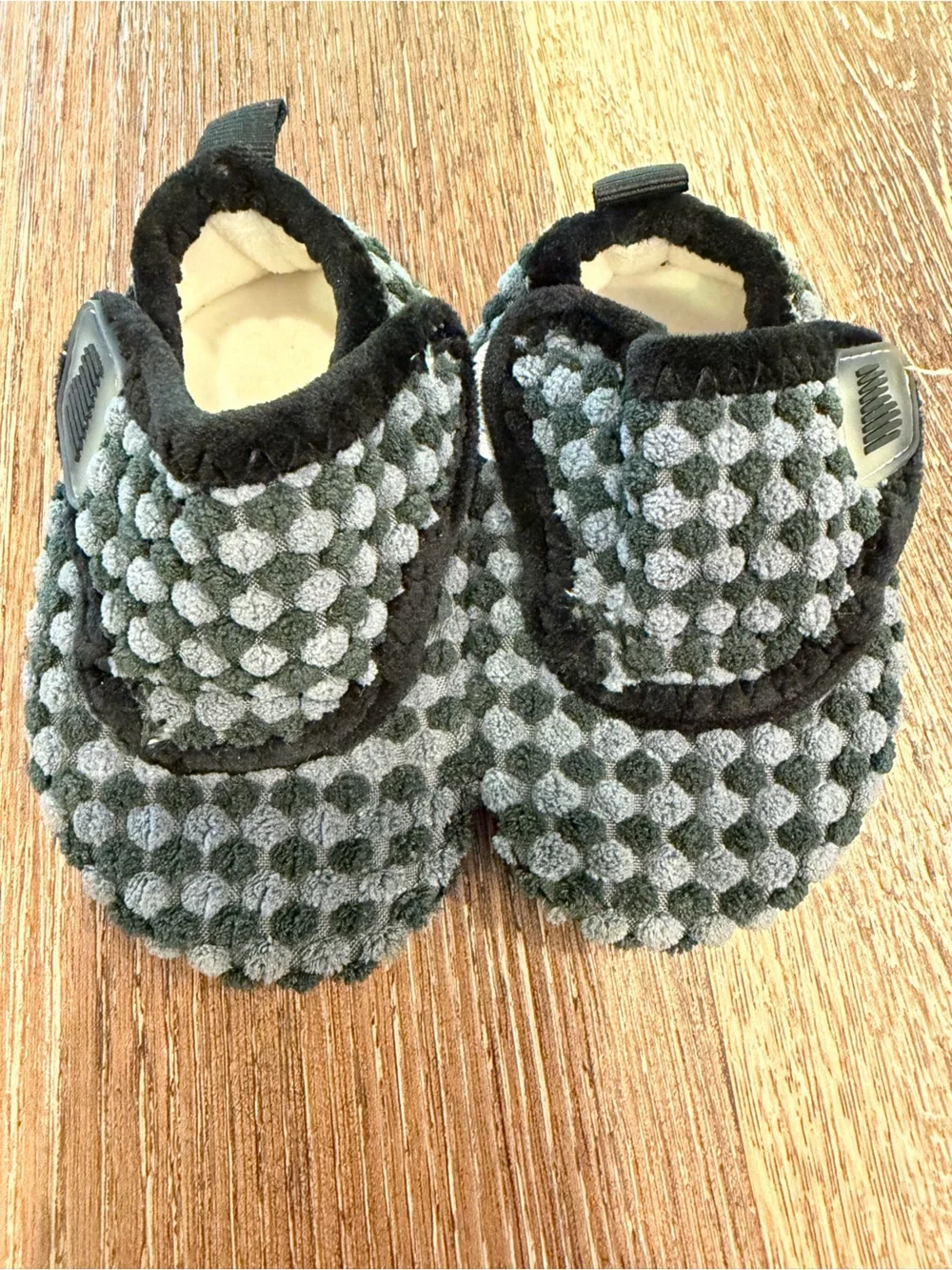 NWOT BareRun Toddler Non-Slip Shoes in Charcoal/Black Size 4-5